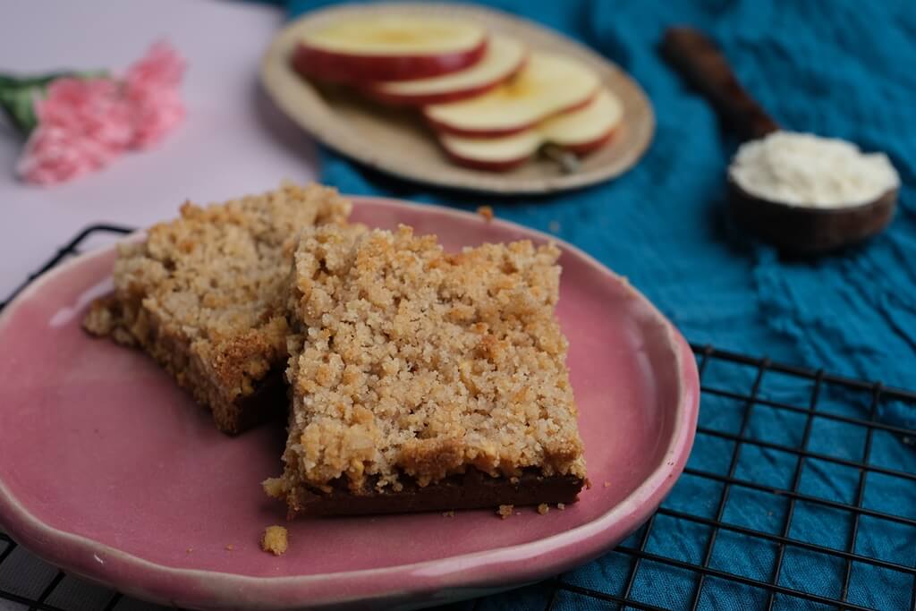 Vegan Apple Pie Crumble Bar