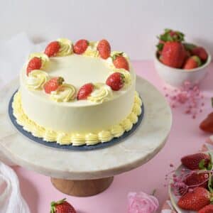 VERY BERY STRAWBERRY CAKE