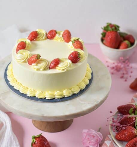 VERY BERY STRAWBERRY CAKE